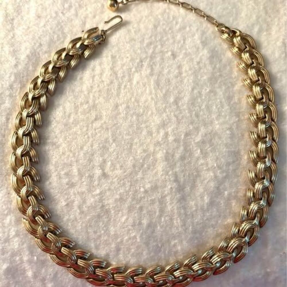 Vintage Signed Trifari Gold Tone Ribbed Link Statement Necklace Adjustable 32”
